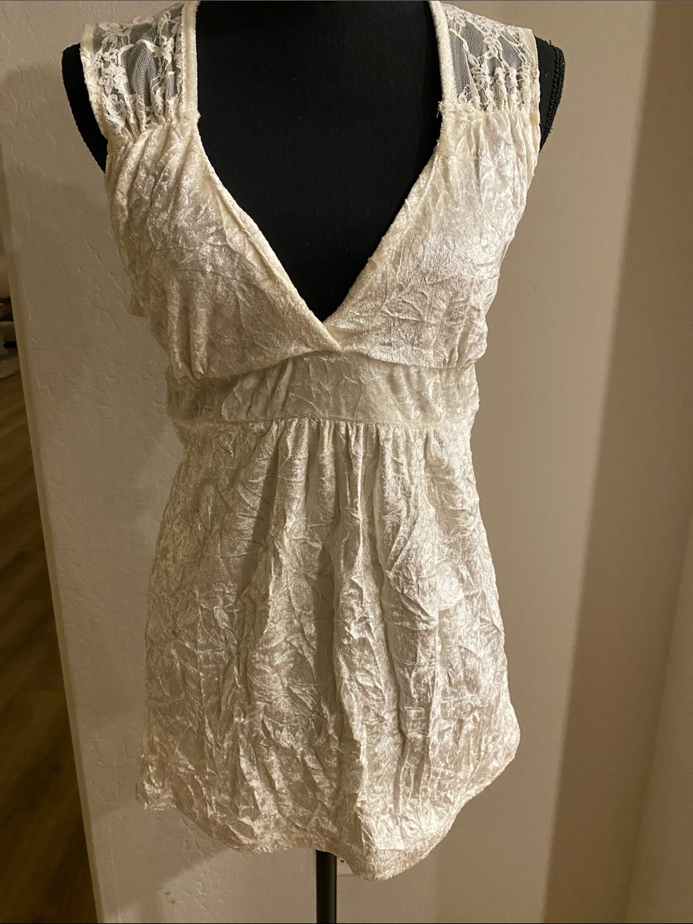Rue21 White Floral Lace V-Neck Blouse